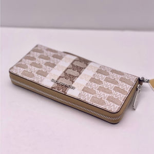 Michael Kors Large
Continental
Wallet Wristlet Camel